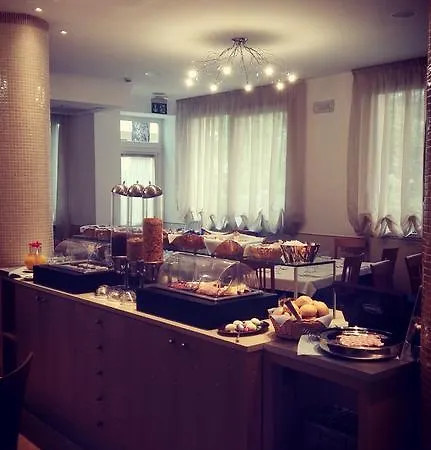 Hotel Gened 3*
