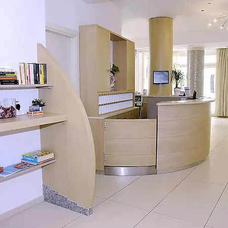 Hotel Gened 3*